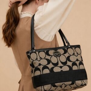 Coach Black and Tan Women's Bag Comes With COA Euc No Callouts